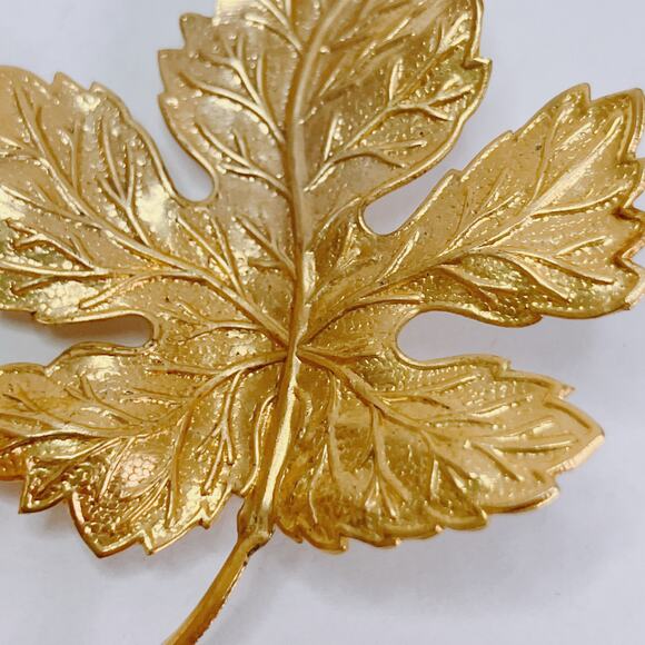 VTG Set of 2 Leaf Brooches Gold Tone Mid Century Fall Autumn Scarf Harvest Pins - Picture 6 of 10